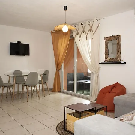 Apartment - Piscine Et Parking Prive